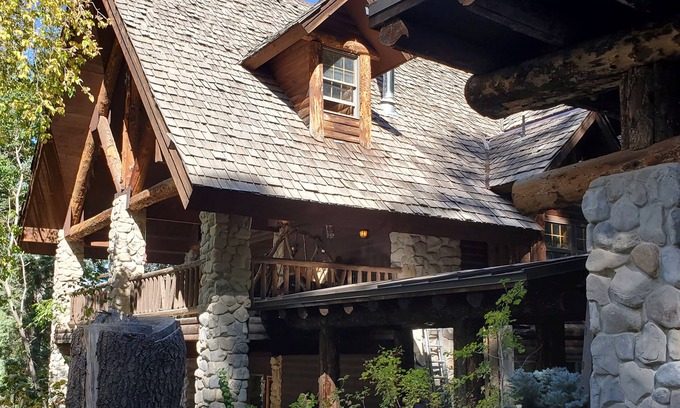 Sundance Cabin | Majestic Mountain Cabin Retreat. Ski in ski out. Sleeps 14