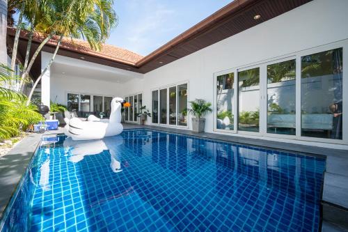 Pratumnak Hill Villa | Majestic Residence Pool Villas 2 Bedrooms Private Beach