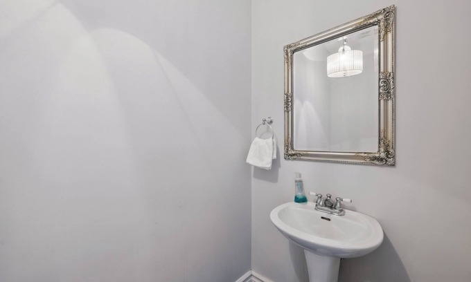 Hammonds Plains House | Majestic Retreat on Schmidt Lake