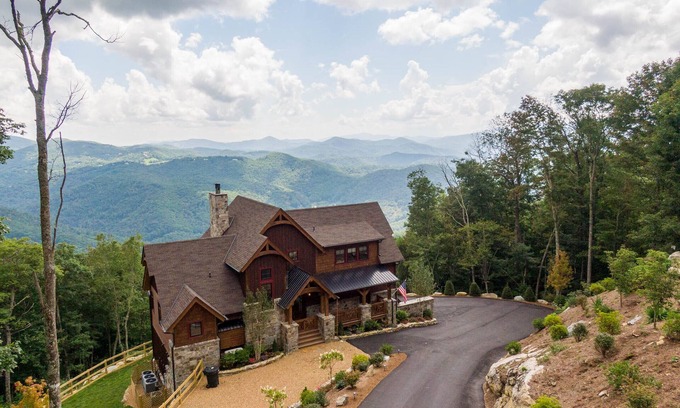 Beech Mountain House | Majestic View Hideaway at Eagles Nest - NEW HOME! 50mi views, hot tub, game room!