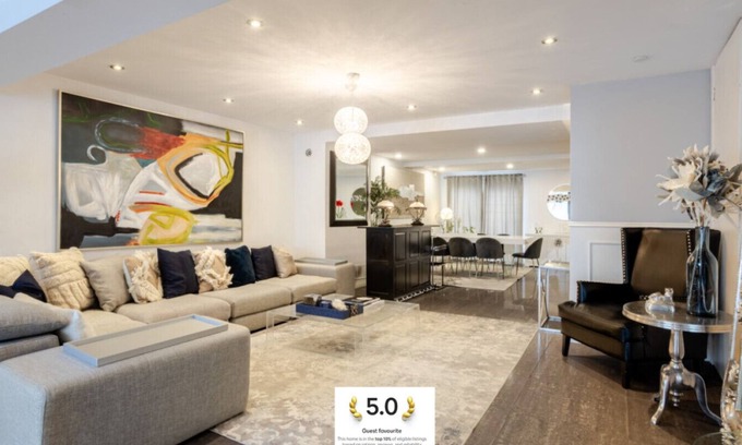 Montreal House | Majestic Villa in Downtown Griffintown