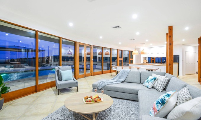 Middleton House | Makai Luxury Lodge - Holiday in Remote Luxury with Panoramic Coastal Views