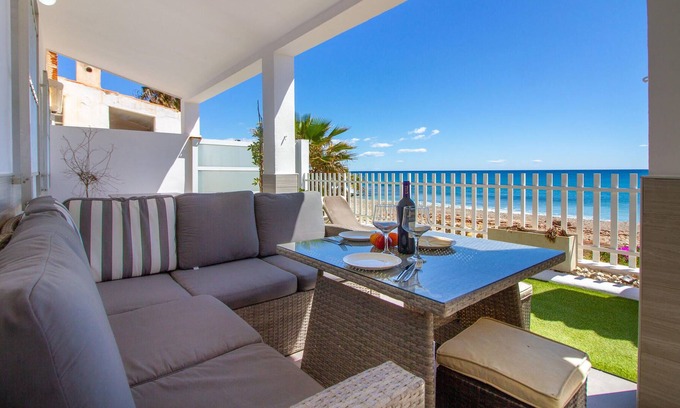 Vista de los Angeles-Rumina House | Make yourself at home in this paradisiacal vacation home and enjoy the tranquility.