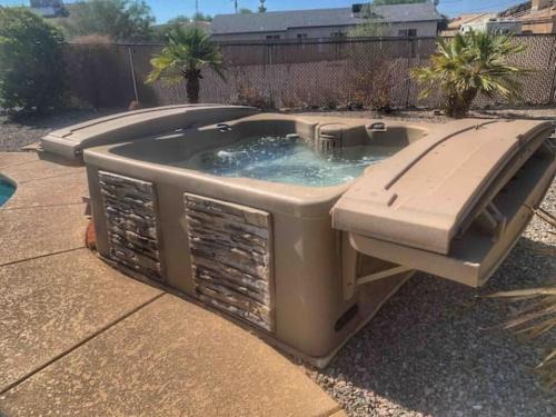Lake Havasu City Villa | Makin’ Waves – Pool, Spa, Relaxing Getaway