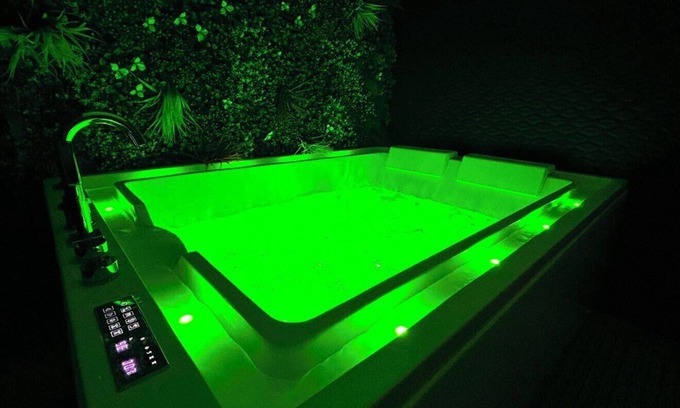 Calais House | Maléna Home self-catering cottage with spa Calais