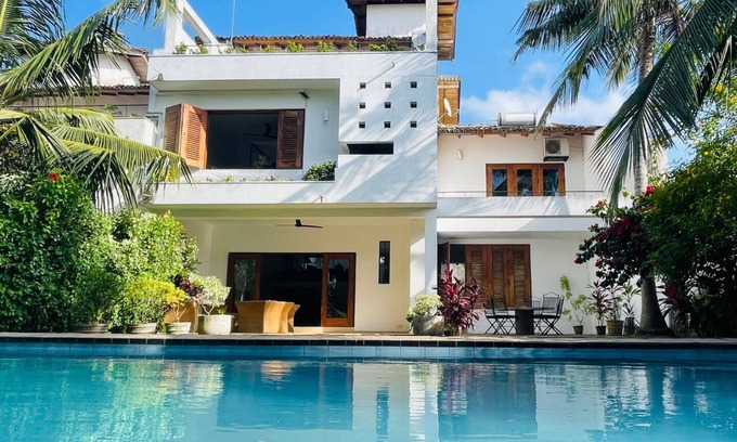 Hikkaduwa Villa | Mala Villa - self-catering - pool - housekeeper