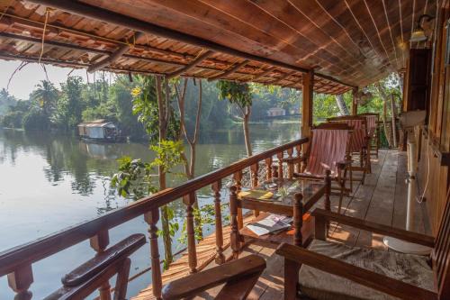 Alappuzha Hotel | Malayalam Lake Resort