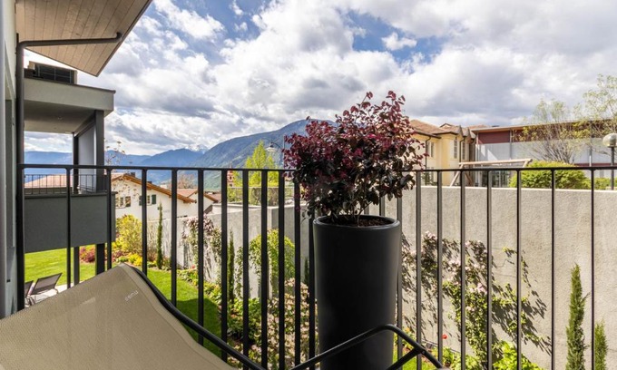 Tirolo Apartment | Mali Apartments Balcony