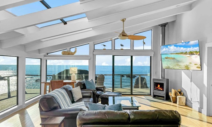 Sereno del Mar House | Malibu of the North Oceanfront w 3 Suites