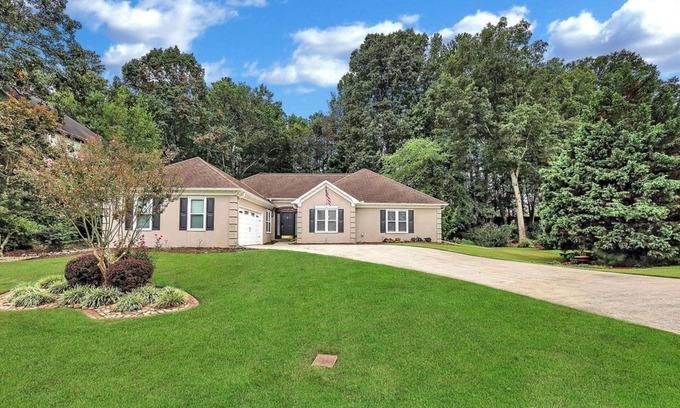 Buford House | Mall of GA 3BR Getaway Sleeps 10+Game Room Wi-Fi