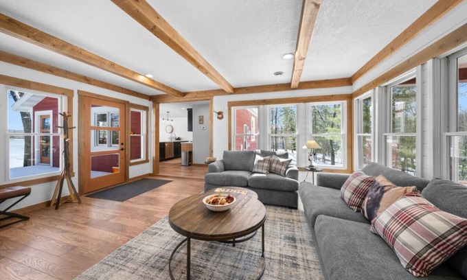 Webster Apartment | Mallard Lake Retreat 3 king beds quiet lux cabin