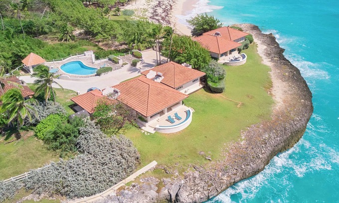 Long Bay Villa | Maltese Falcon Villa 3bd by ZenBreak