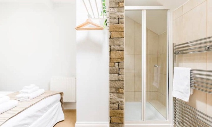 Little Malvern Apartment | Malvern Wells Apartment with Lovely Balcony Views