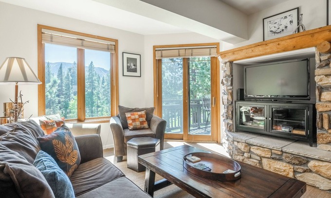 Mammoth Lakes House | Mammoth Green #210 - Nearly Ski-in Ski-Out 2 Bedroom 2 Bath, Sleeps 6 on Golf Course