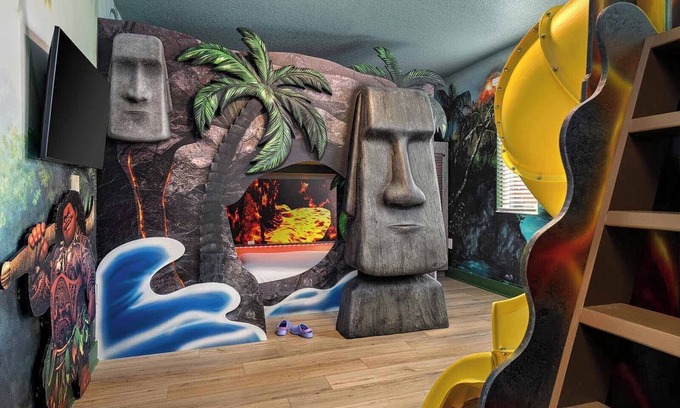 Florida Center House | Mammoth Manor | Massive home w PVT theater, arcade, spa pool - mins to top parks