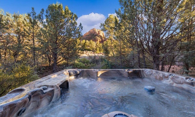 Sedona Villa | Mammoth Rock Oasis Villa-Hot Tub & Free Pets