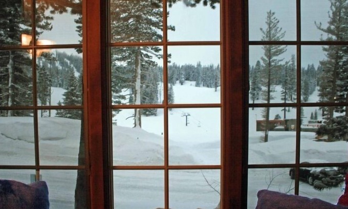 Mammoth Lakes Condo | MammothSkiInSkiOut - Closest Location to the Lifts - Sleeps 8