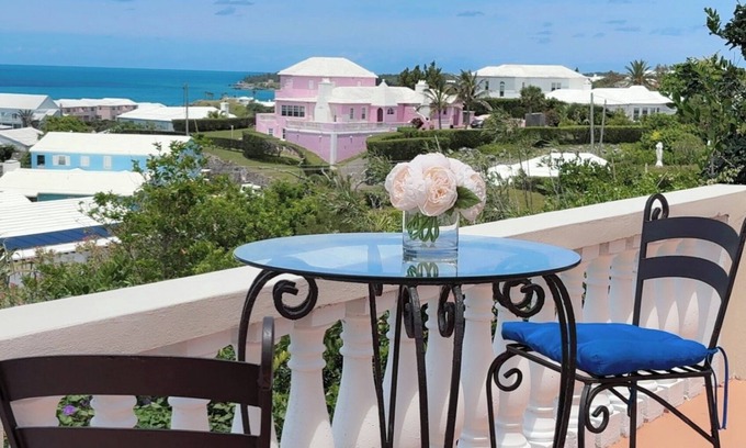 Hamilton Parish Bed & Breakfast | Manders Estate Ocean View Bed & Breakfast - Wake Up to Paradise
