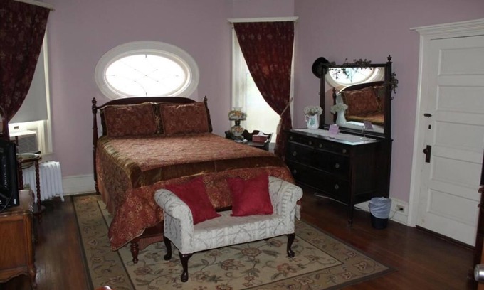 Towanda Bed & Breakfast | Mandeville at Victorian Charm Inn
