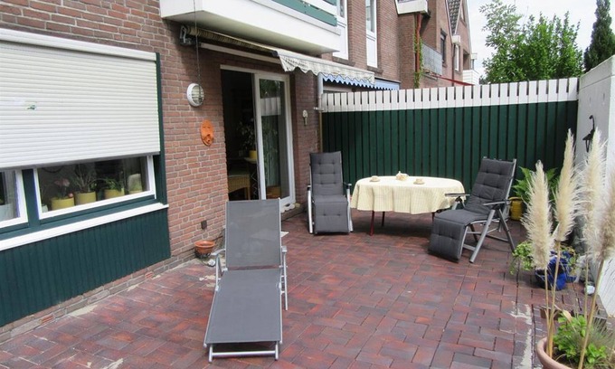 Emden House | Manfred Ulferts Feha Drossel - vacation home, shower, WC, 4 bedrooms