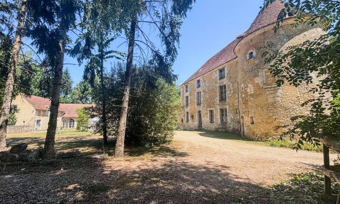 Belforet-en-Perche Villa | Manoir XV and Barn with heated swimming pool