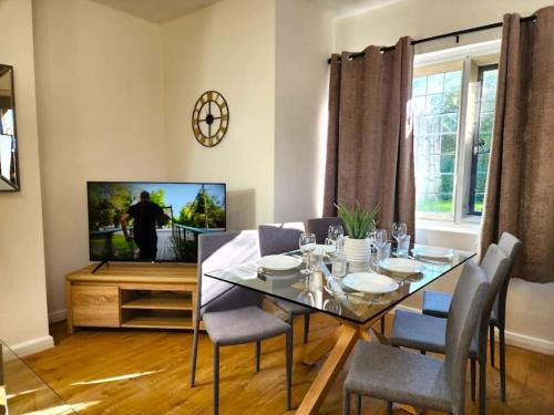 Kidlington Apartment | Manor House, Modern 2-Bedroom Apartment, Parking, WiFi, Central Location
