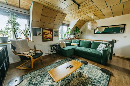 Patchway Apartment | Mansell Road - Trendy Loft with Free Parking