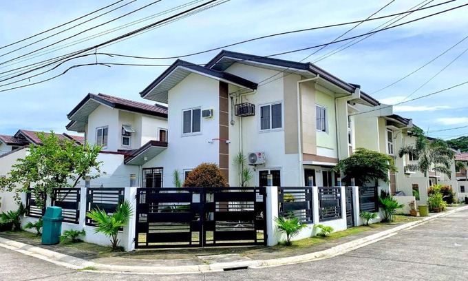 Angeles City House | Mansfield w Parking - Fully airconditioned