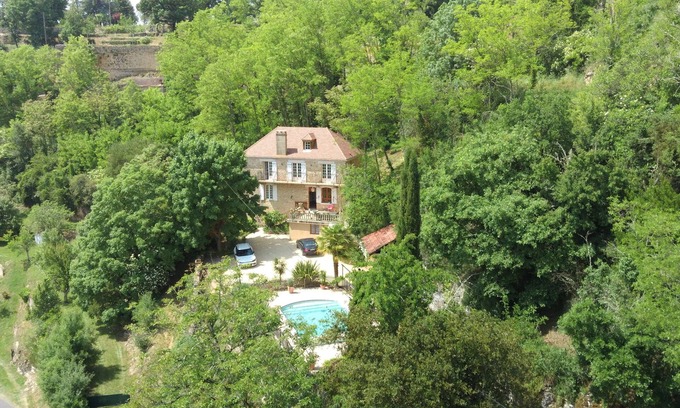 Domme House | Mansion house & guests house with heated pool/AC and speed internet in Domme