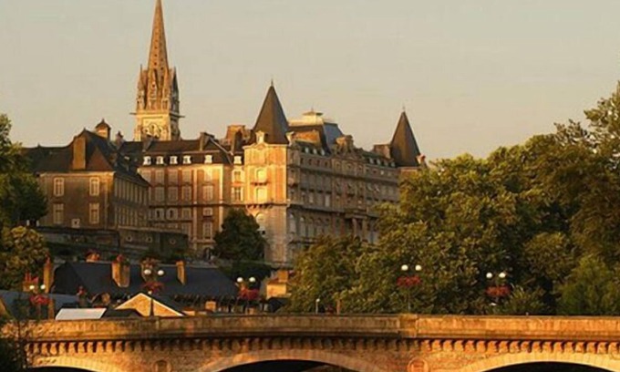 Issor House | Mansion - Issor