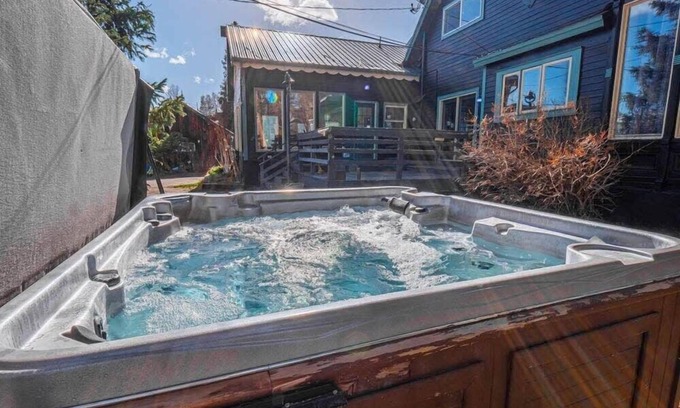 Leadville House | Mansion off Main, HotTub-Sauna-PoolTable-Pets OK!