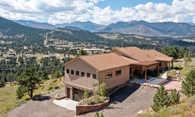 Windcliff Estates House | Mapes Luxury Vacation Home at Windcliff