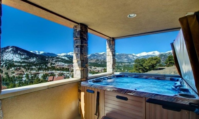 Windcliff Estates House | Mapes Luxury Vacation At Windcliff 5 Bedroom Home by RedAwning