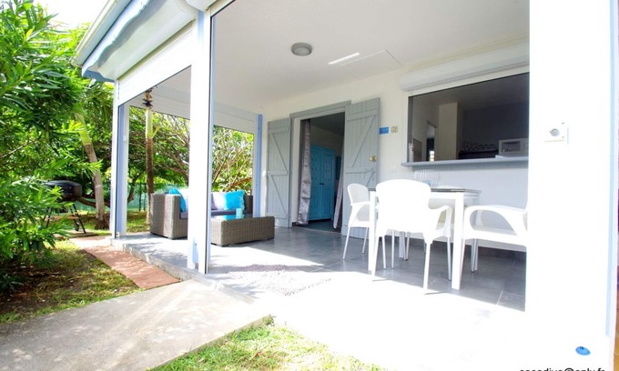 Saint-Francois Apartment | MARACUDJA beautiful renovated studio and 2 steps from the beach