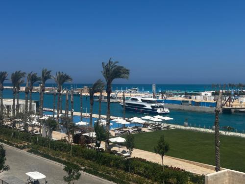 Sidi Abd El-Rahman Apartment | Marassi, Luxury Suite in Address Beach resort! service apartment