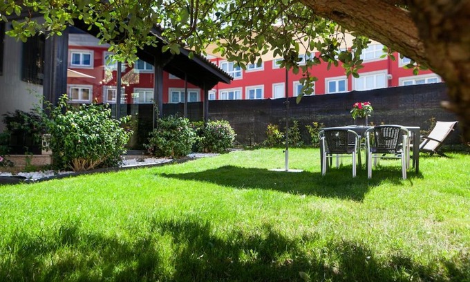 Mino House | Maravillosa vivienda con jardín y barbacoa.