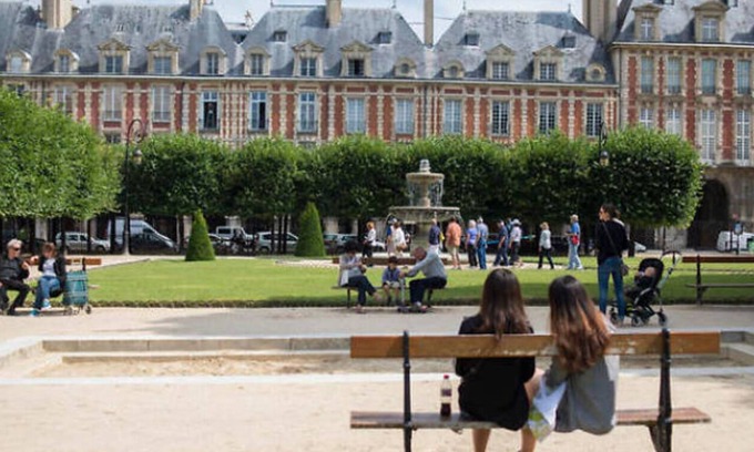 Quartier Sainte-Marguerite Apartment | MARCHÉ D'ALIGRE HAUSSMANN’BOURGEOIS BETWEEN LE MARAIS & BASTILLE