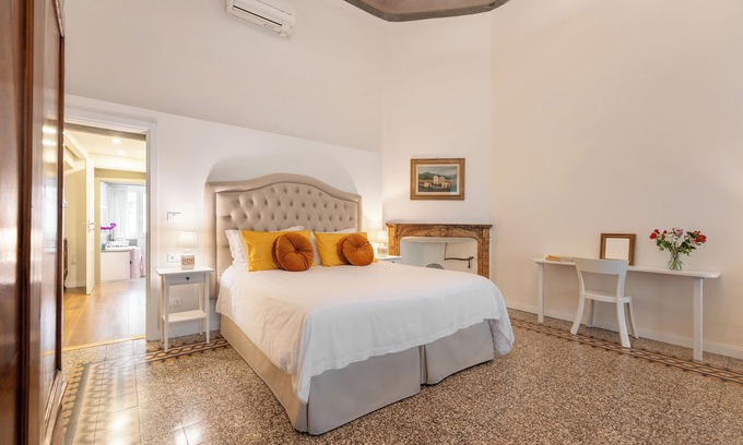 Duomo Apartment | Marchese Bargagli Suite Apartment - Palazzo D'Ambra Historical Residence