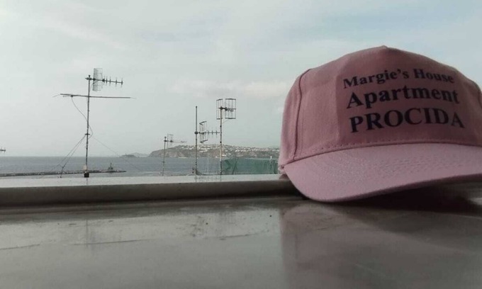 Procida House | MARGIE HOUSE SEAVIEW ROOM Quadruple room with a sea view of Procida harbor.