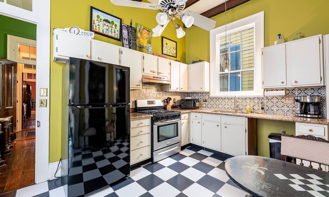 Faubourg Marigny House | Marigny Shotgun Home-3 Blks to French Quarter 2 Bedrooms