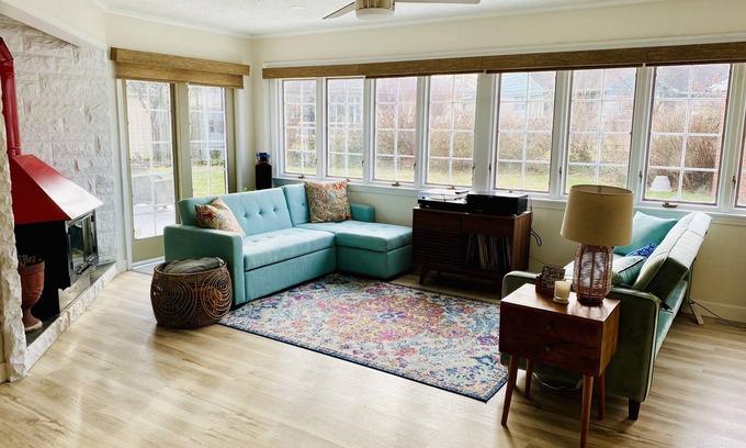 South Bend House | Marigold Inn ! Mid century renovated home! 1.2 mi from ND!