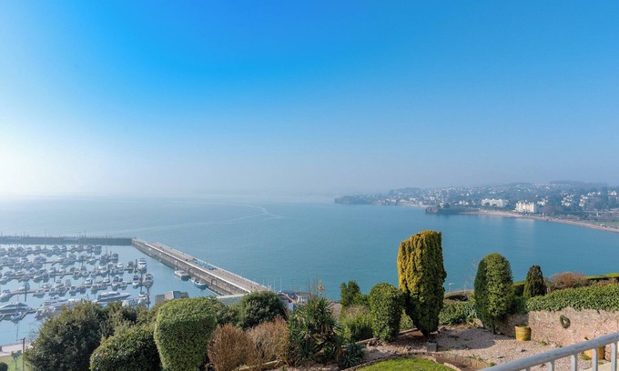 Torquay City Centre Apartment | Marina Beach House, Torquay
