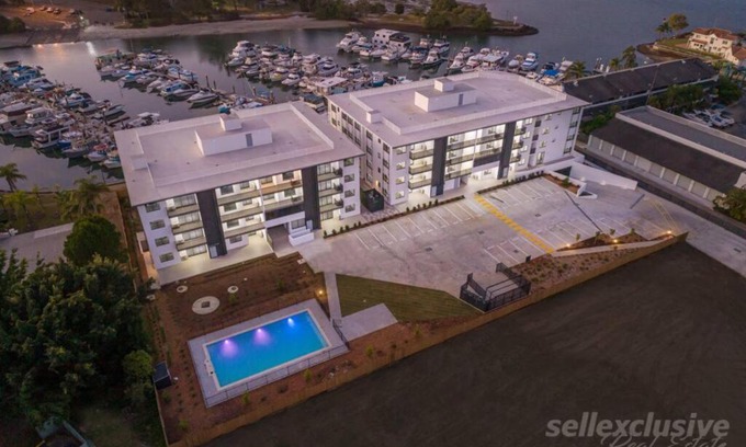 Sandstone Point Apartment | Marina Point