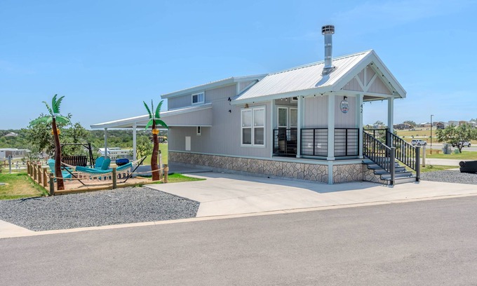 Fredericksburg Cottage | Marinas Pier - 042