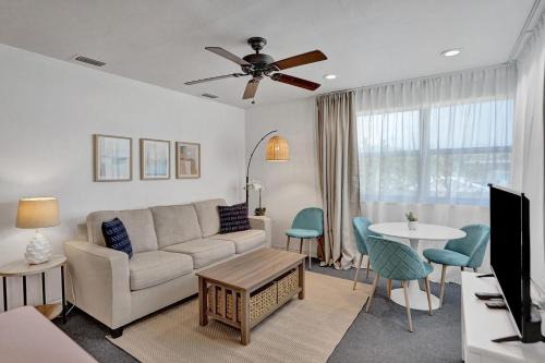 Hollywood South Central Beach Apartment | Marine Villas # 8