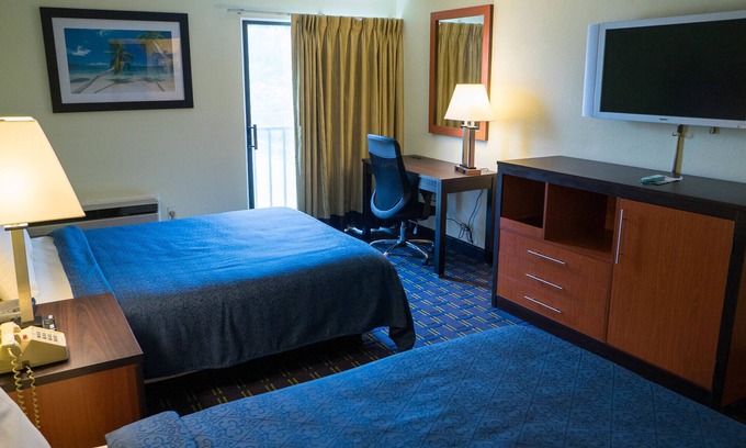 West Yarmouth Hotel | Mariner Motor Lodge- "Where People Come By Choice And Not By Chance".