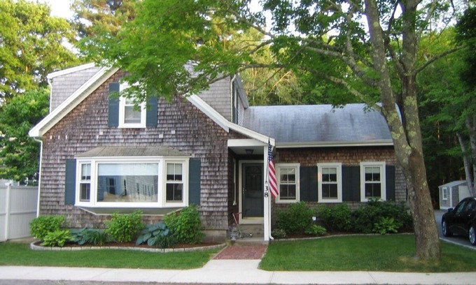 Marion Center House | Marion Village's Very Best Cape Home: close to Tabor Academy