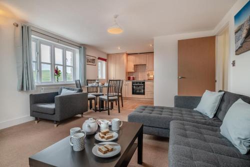 West Bay Apartment | Maritime House Apartment