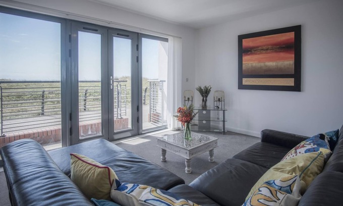 Castle Apartment | Maritime Quarter - 2 Bedroom Apartment - SA1 Beach Front (Fisherman's Way)