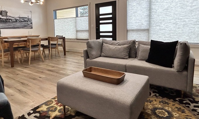 Cody House | Markham 40 - Modern Comfort in the Heart of Cody - Sleeps 10